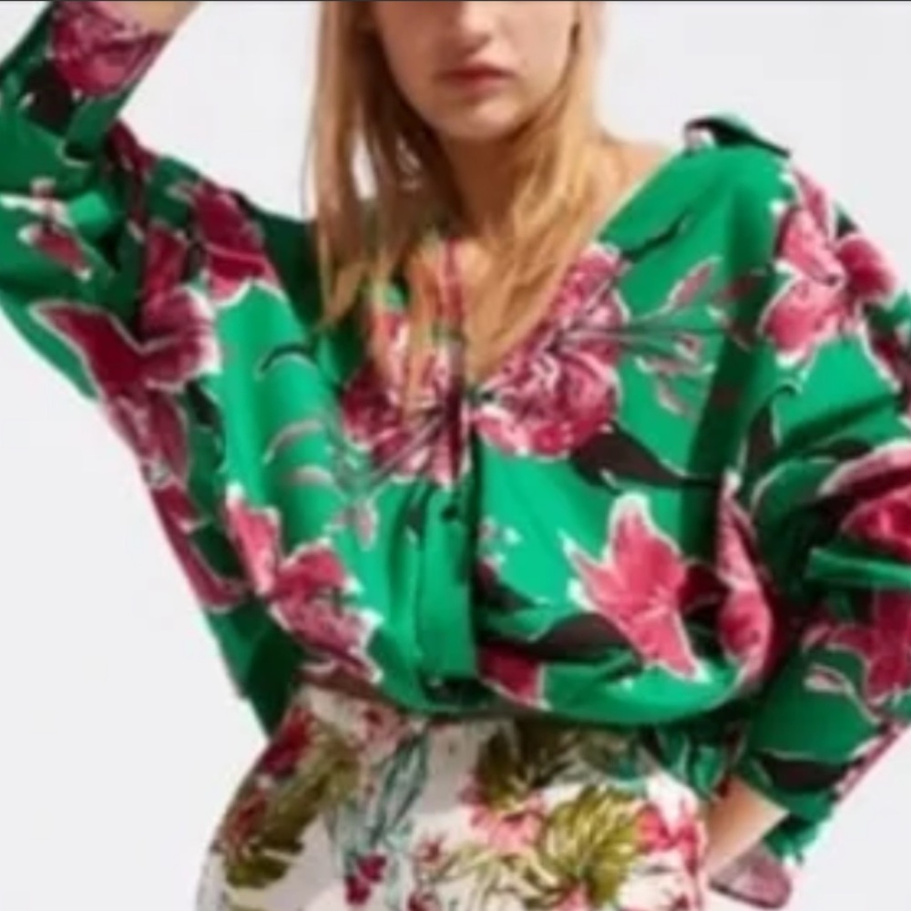 ZARA V NECK LONG SLEEVE SEMI CROPPED TOP BLOUSE GREEN PINK FLORAL LILY SIZE S